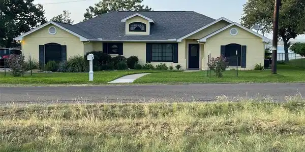 400 N Chaparral RD