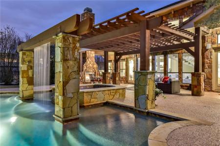 2500 University Club DR