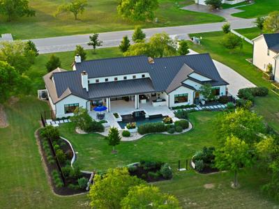 811 Wade RD