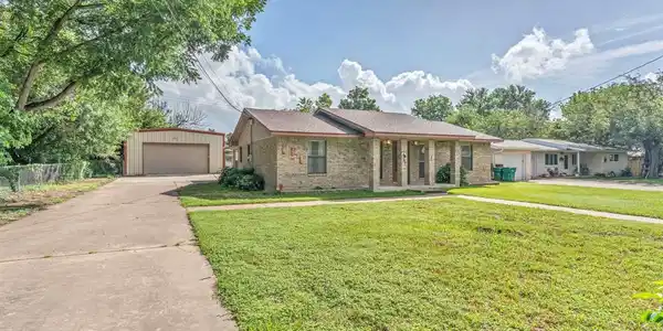 1205 Mulberry DR