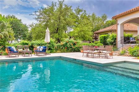 1221 Red Oak Valley CT