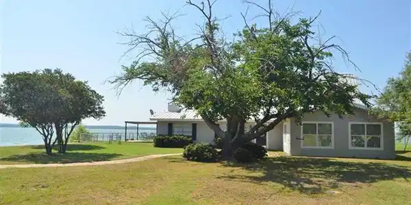 748 E Island DR