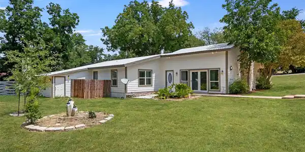 102 Elizabeth DR