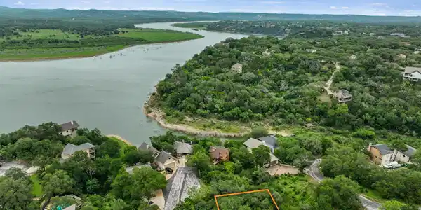 100 Center Cove III LOOP