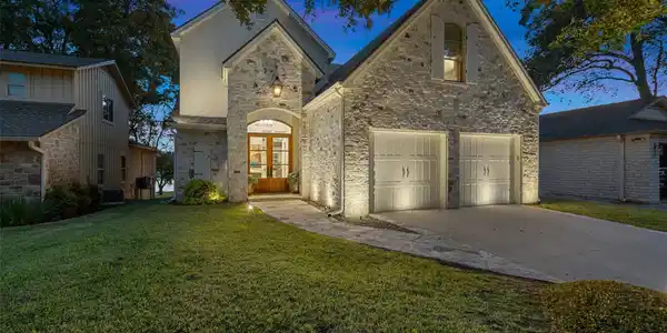 327 Meadowlakes DR