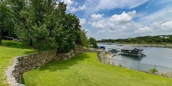 909 Brooks Hollow RD