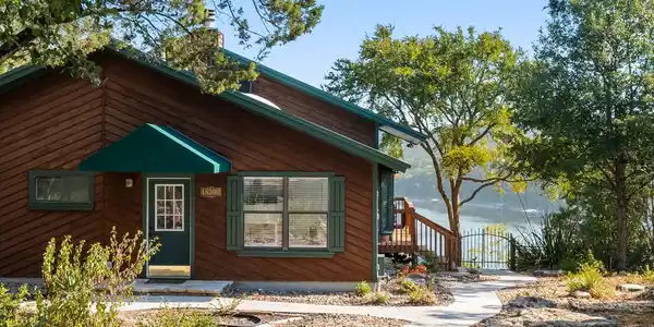 18300 West Rim DR