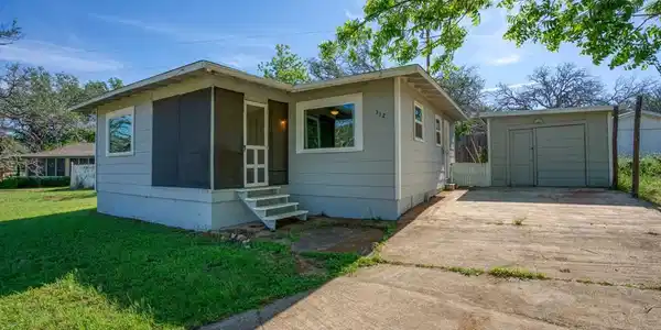 312 Lakewood DR