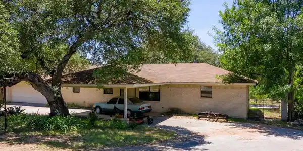 4113 Lakeview DR