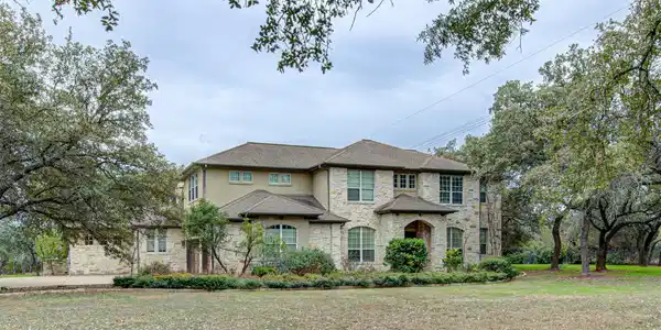 5701 Laguna Cliff LN