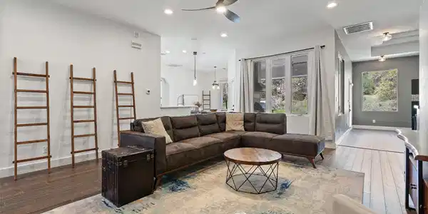 5102 Pryor LN