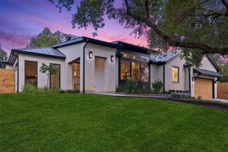 1001 Bluebonnet LN