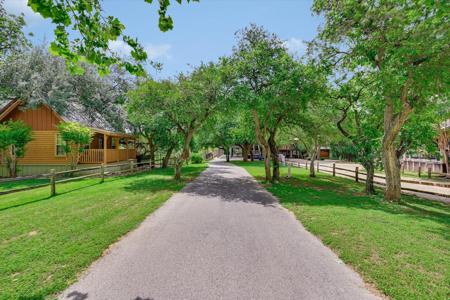 1220 Sleepy Hollow Ln LN