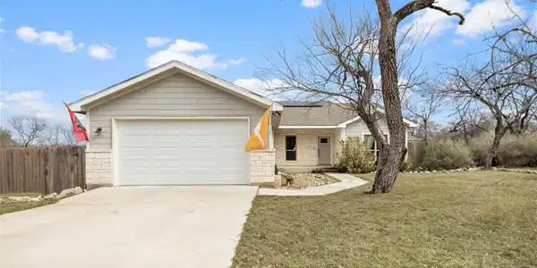 142 W Persimmon DR