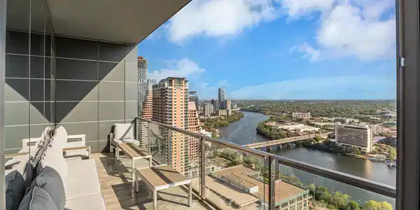 210 Lavaca ST