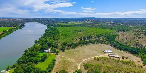 3600 Lakeview DR