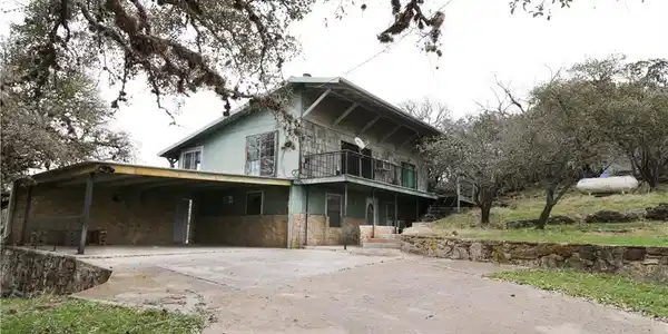 103 Breezeway