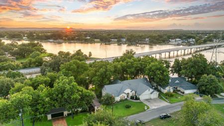 124 Bridgepoint DR