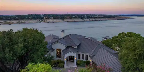711 Cutlass DR