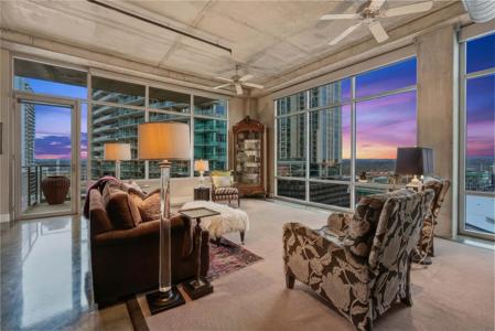 800 W 5th ST