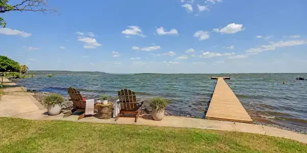 819 Lakeshore LOOP
