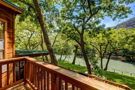 1806 Ponderosa DR
