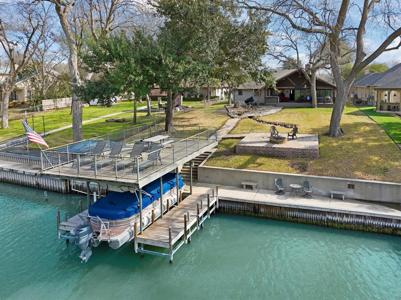 522 Woodlake DR