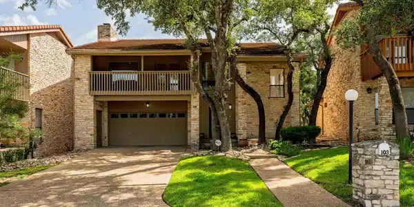 103 Crescent Bluff
