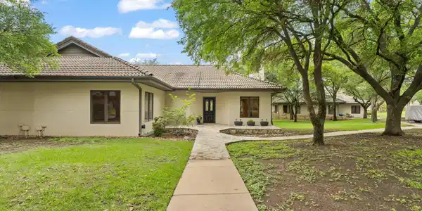 1927 Clubhouse Hill DR