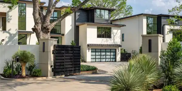 2503 Westlake DR