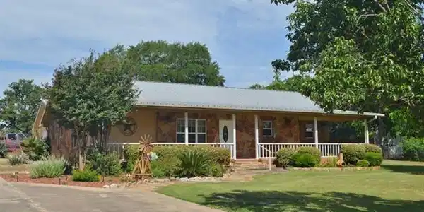 104 S Greenwood DR