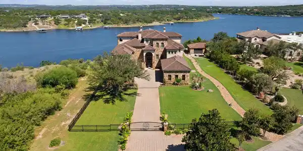 1216 Travis Bluff WAY