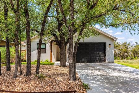 638 Oak LN