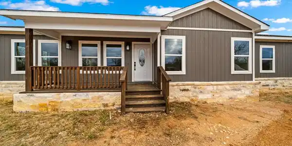 314 N Summit TRL