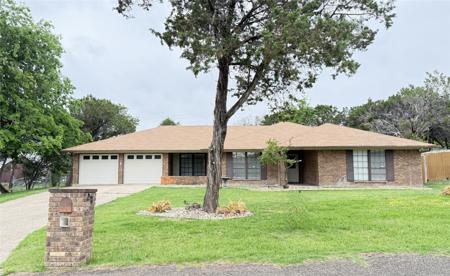 2111 Chinaberry CIR