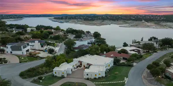 101 EDGEWATER CV