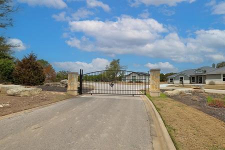 804 Bluffwater WAY
