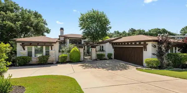 502 Lakeway DR