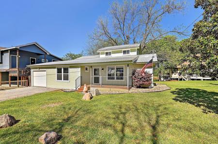 1318 Contour DR