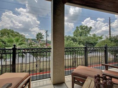 2226 Westlake DR