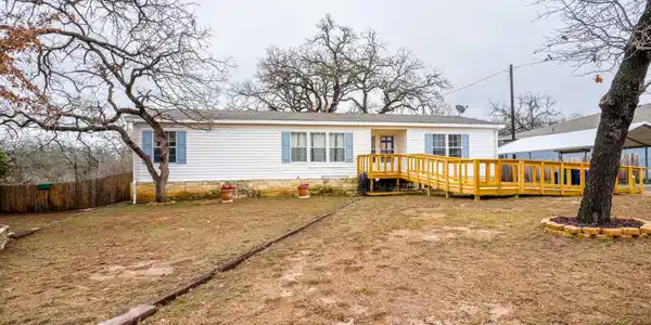 737 Driftwood LN