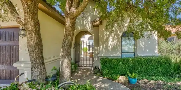402 Bendito WAY