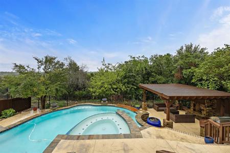 13200 Country Trails LN