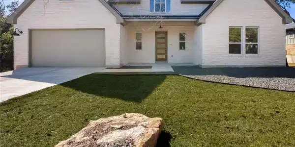 300 Bedford DR