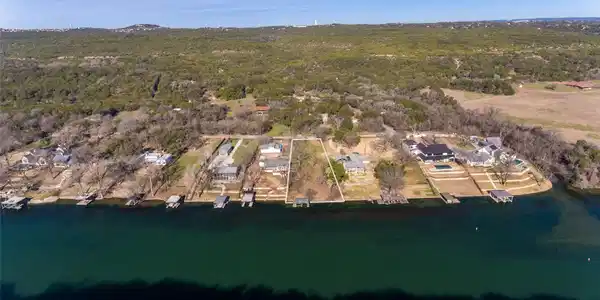 305 Lago Verde DR