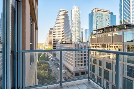 98 San Jacinto BLVD