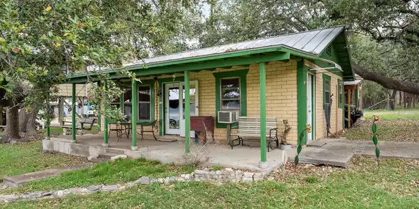 1698 Blue Cat LN