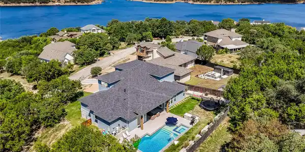 233 Lakefront DR