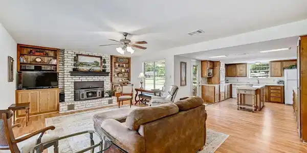 601 N Chaparral
