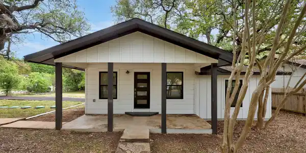 11013 Travis DR